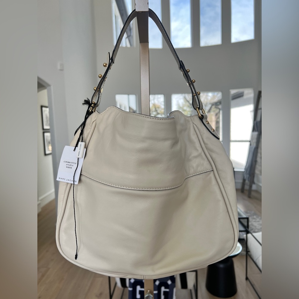 Marc Jacobs Cream Leather Shoulder Bag with Gold Hardware - Picture 3 of 9